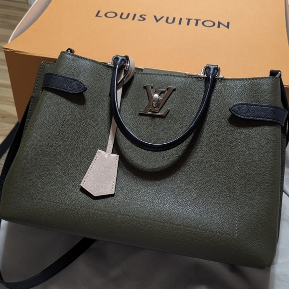 Louis Vuitton Green Leather Tote Bag - Picture 5 of 5